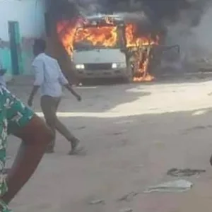 Eine Bombe zerstörte den Bus des somalischen Fußball-Klubs Jubaland Chamber of Commerce and Industry vollständig