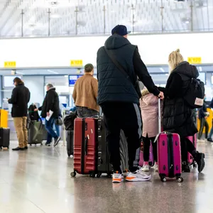 Menschen am Flughafen
