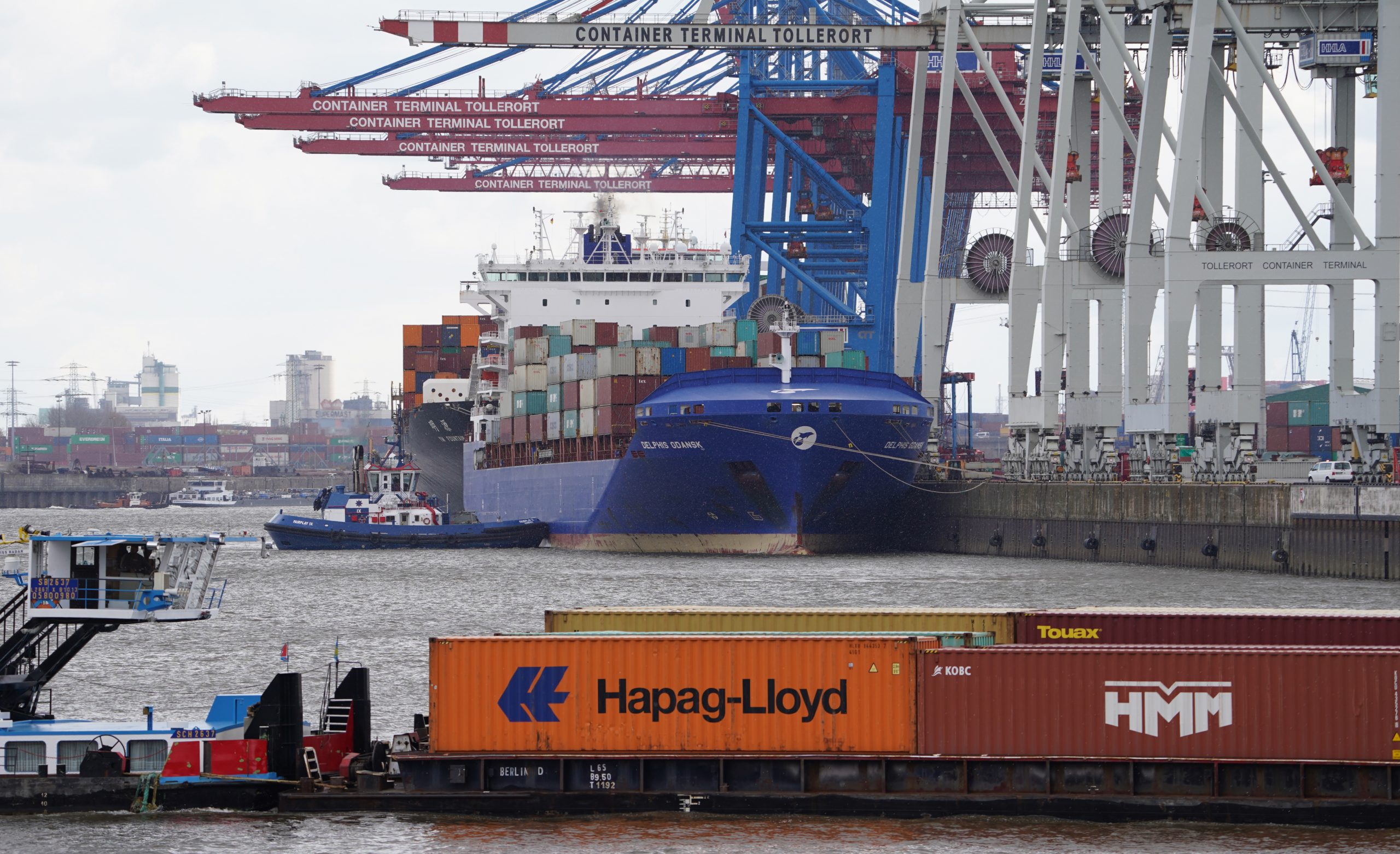 Schiff mit einem Hapag-Lloyd-Container