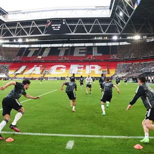 Das deutsche Team beim Aufwärmen.