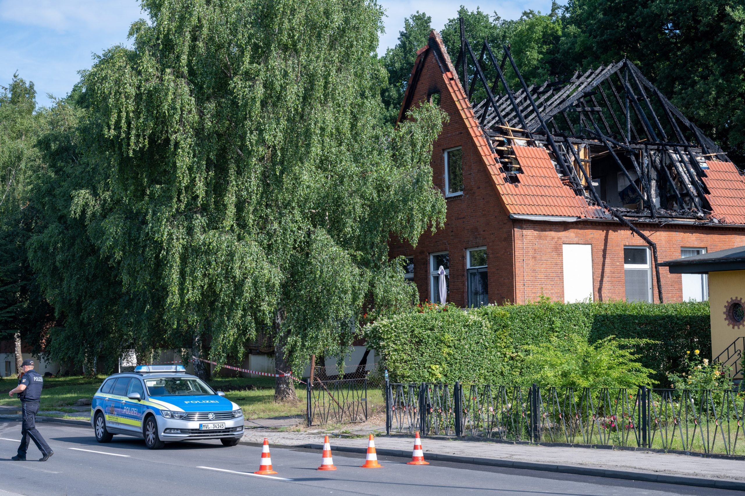 Ausgebranntes Mehrfamilienhaus in Stralsund.
