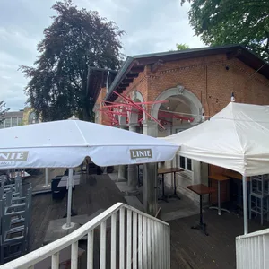 Blick von draußen auf die Cocktailbar "Sands"