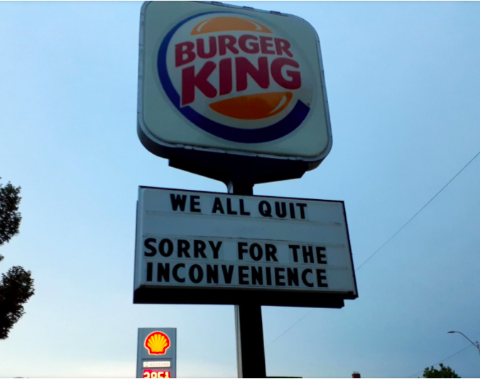 „Wir haben alle gekündigt. Entschuldigen Sie die Unannehmlichkeiten“ verkündeten die Mitarbeiter einer Burger-King-Filiale.