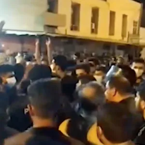 Menschen im Iran protestieren wegen des Wassermangels gegen die Regierung