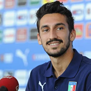 Davide Astori auf einer Pressekonferenz