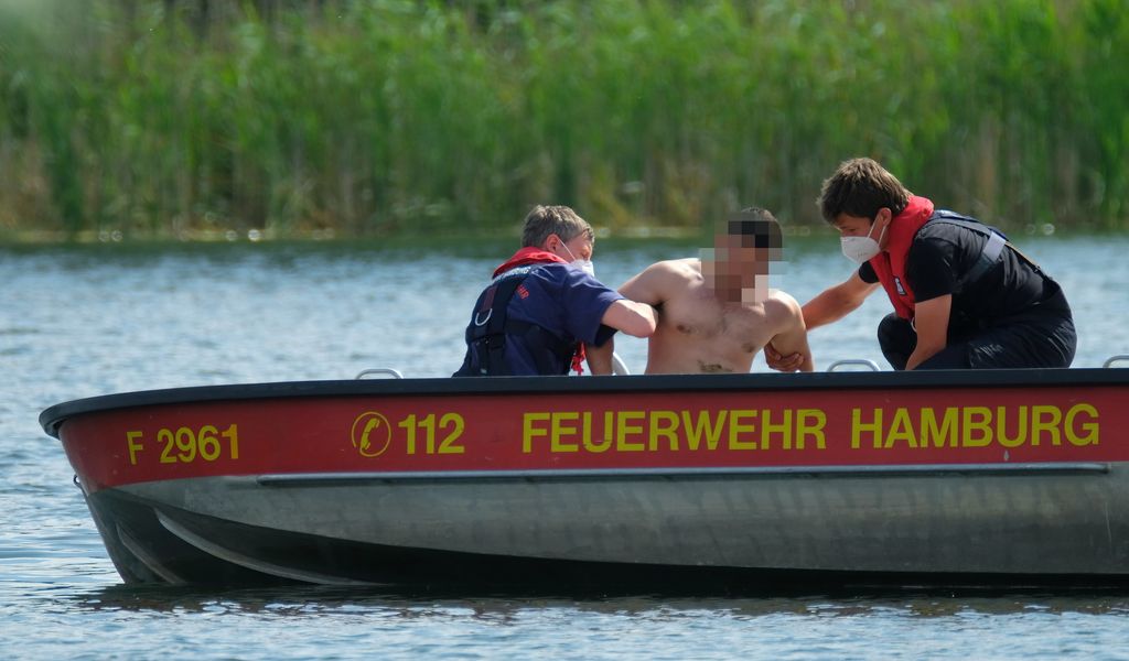Ein Mann erlitt am Freitagnachmittag einen Schwächeanfall im Allermöher See.