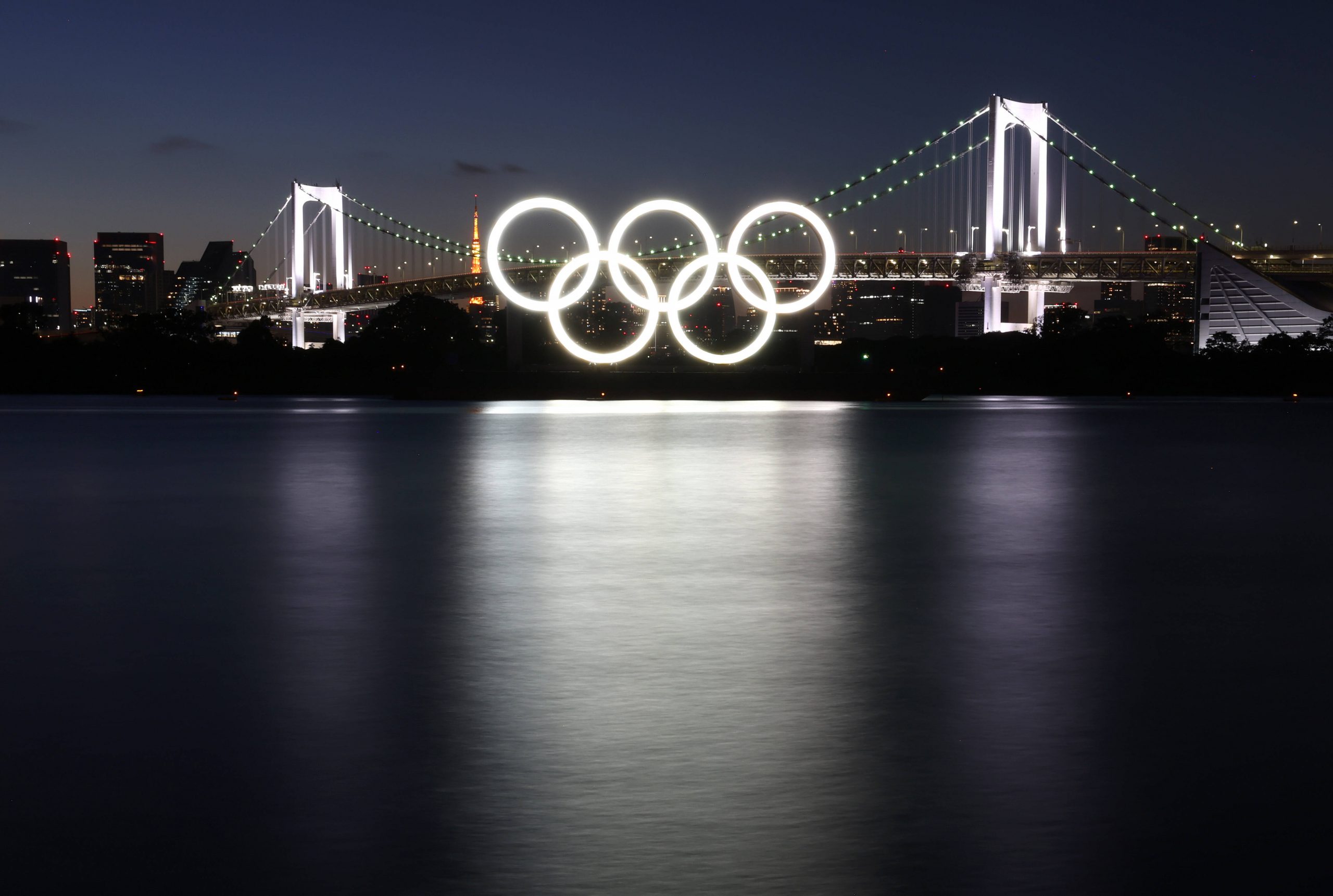 Olympische Ringe beleuchtet