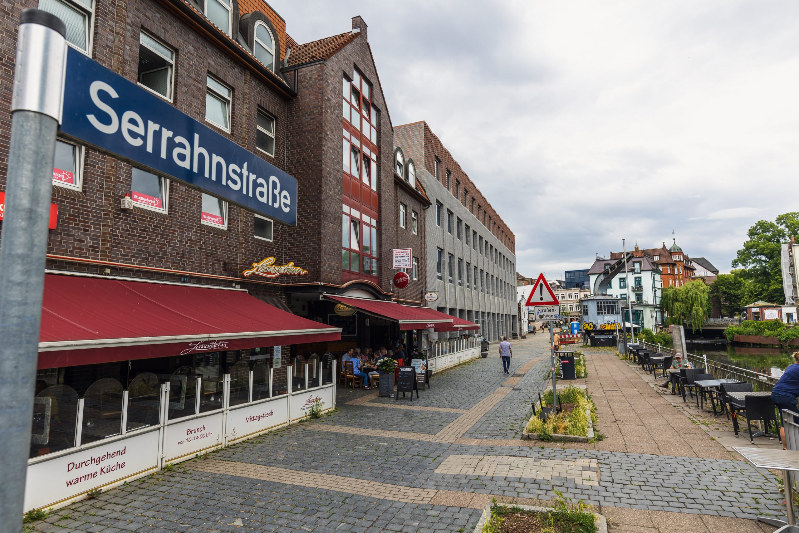 Blick in die Serrahnstraße. Hier soll Bergedorfs neue Flaniermeile entstehen. (Archivfoto)