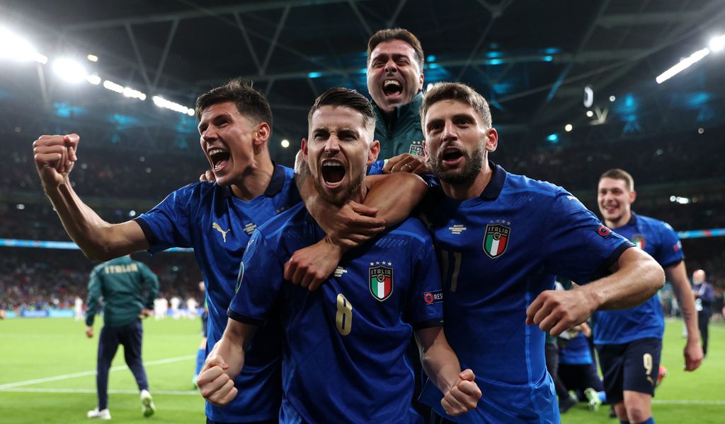 Italien jubelt über den Sieg im Elfmeter-Duell