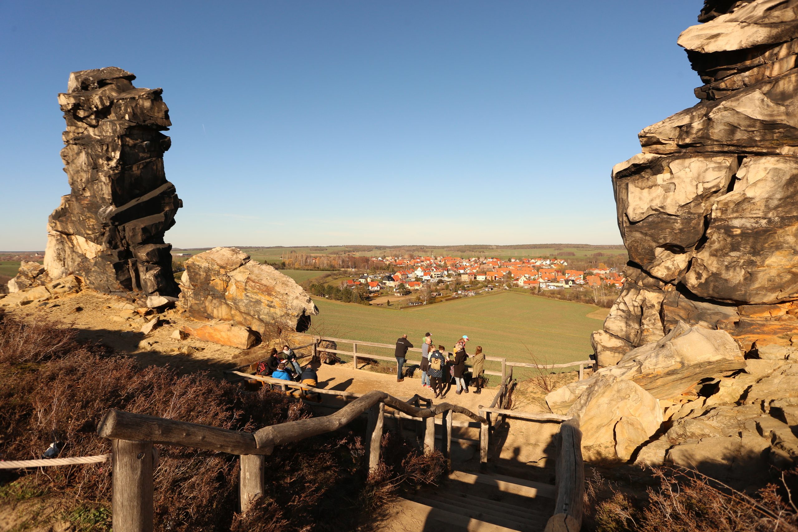 Die Felsen der Teufelsmauer, die sich zwischen Blankenburg und Ballenstedt im Vorharz befinden, sind ein Mini-Ge