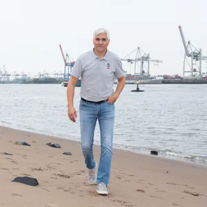 Andreas Bornemann am Elbstrand