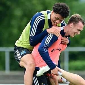 Die HSV-Profis Jonas David, Sebastian Schonlau und Toni Leistner (v.l.)