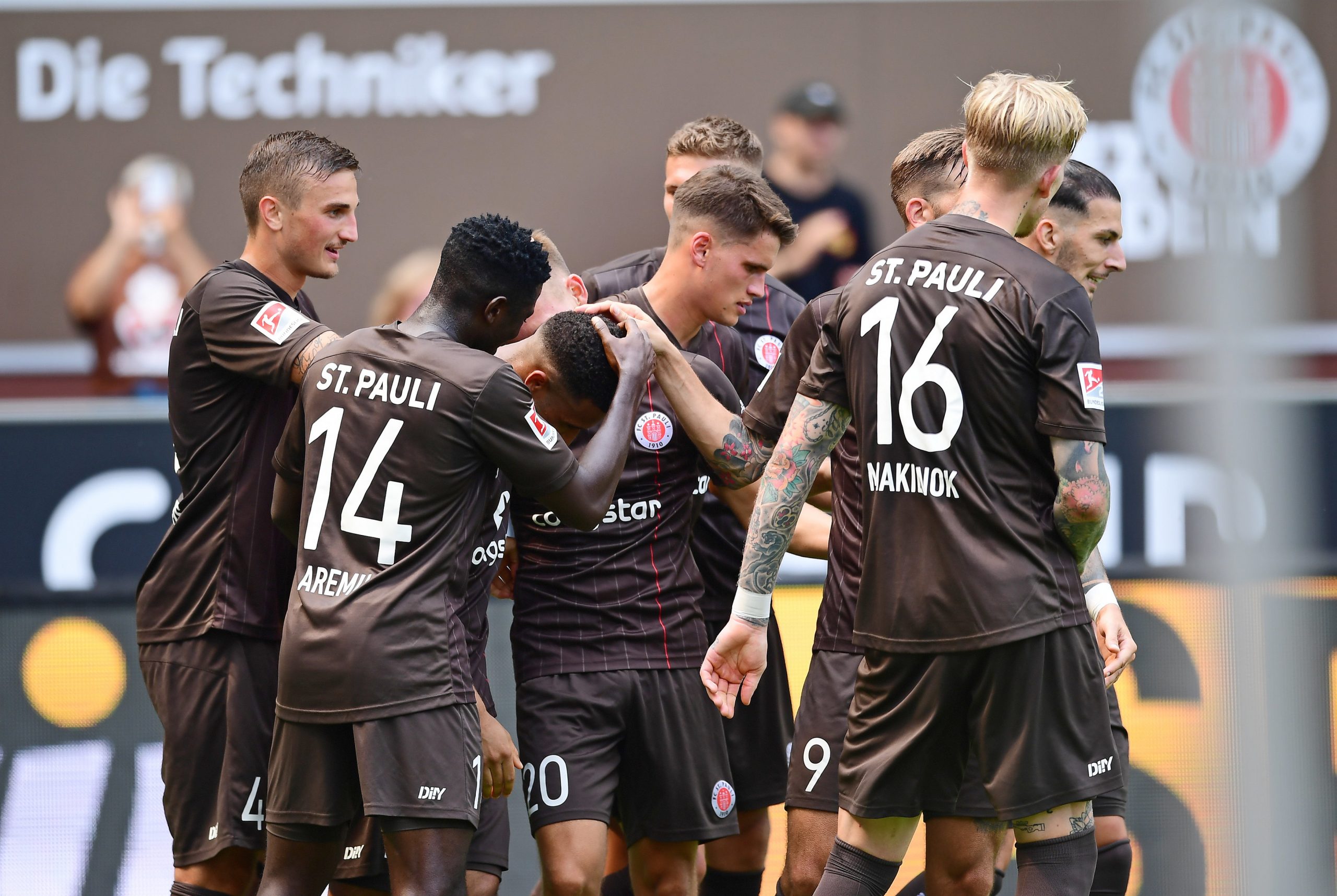 Beim 3:0 gegen Holstein Kiel hatten die Kiezkicker einigen Grund zum Feiern.