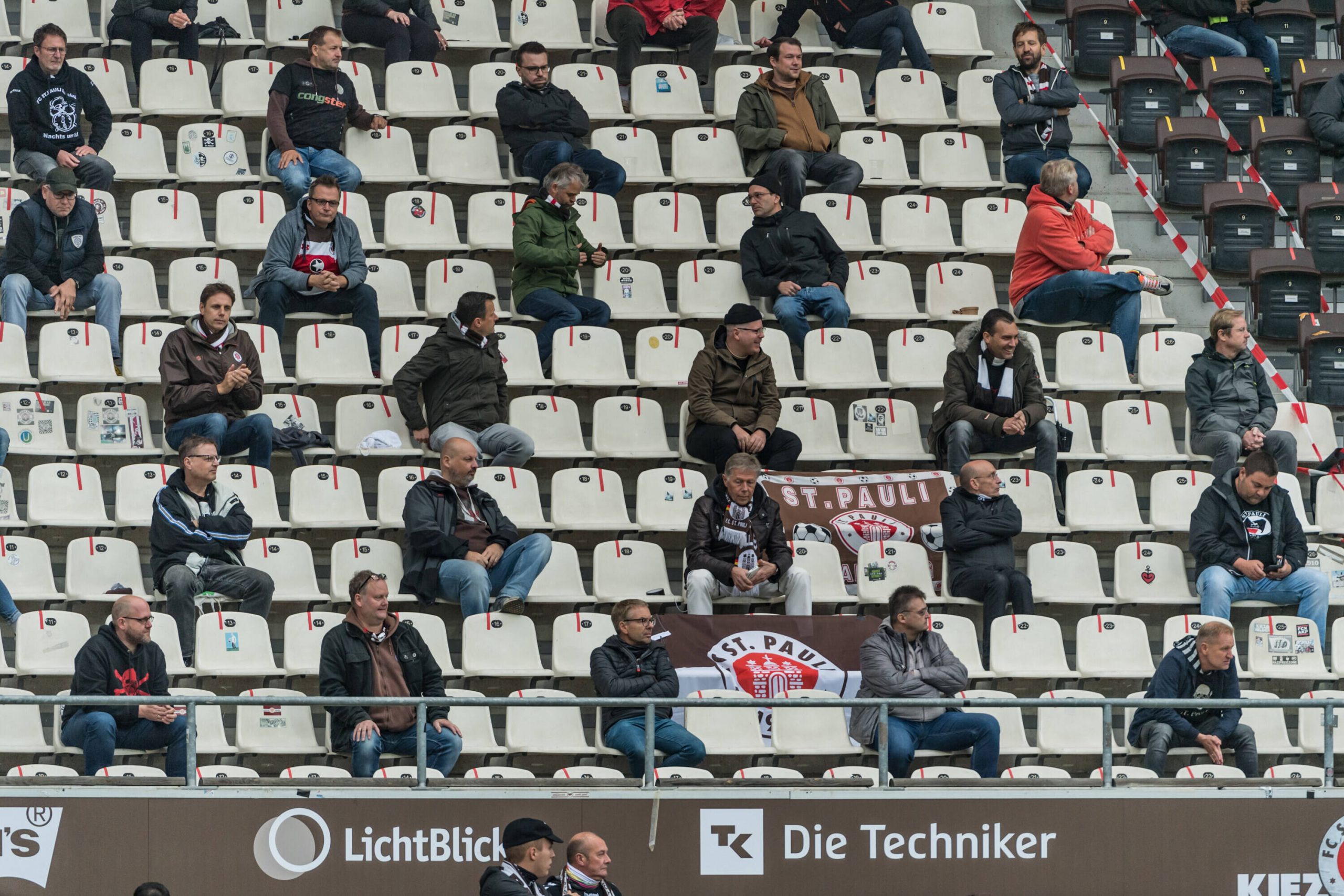 Nur Fans mit Wohnsitz in Hamburg dürfen wieder zu St. Paulis Heimspielen ins Millerntor kommen