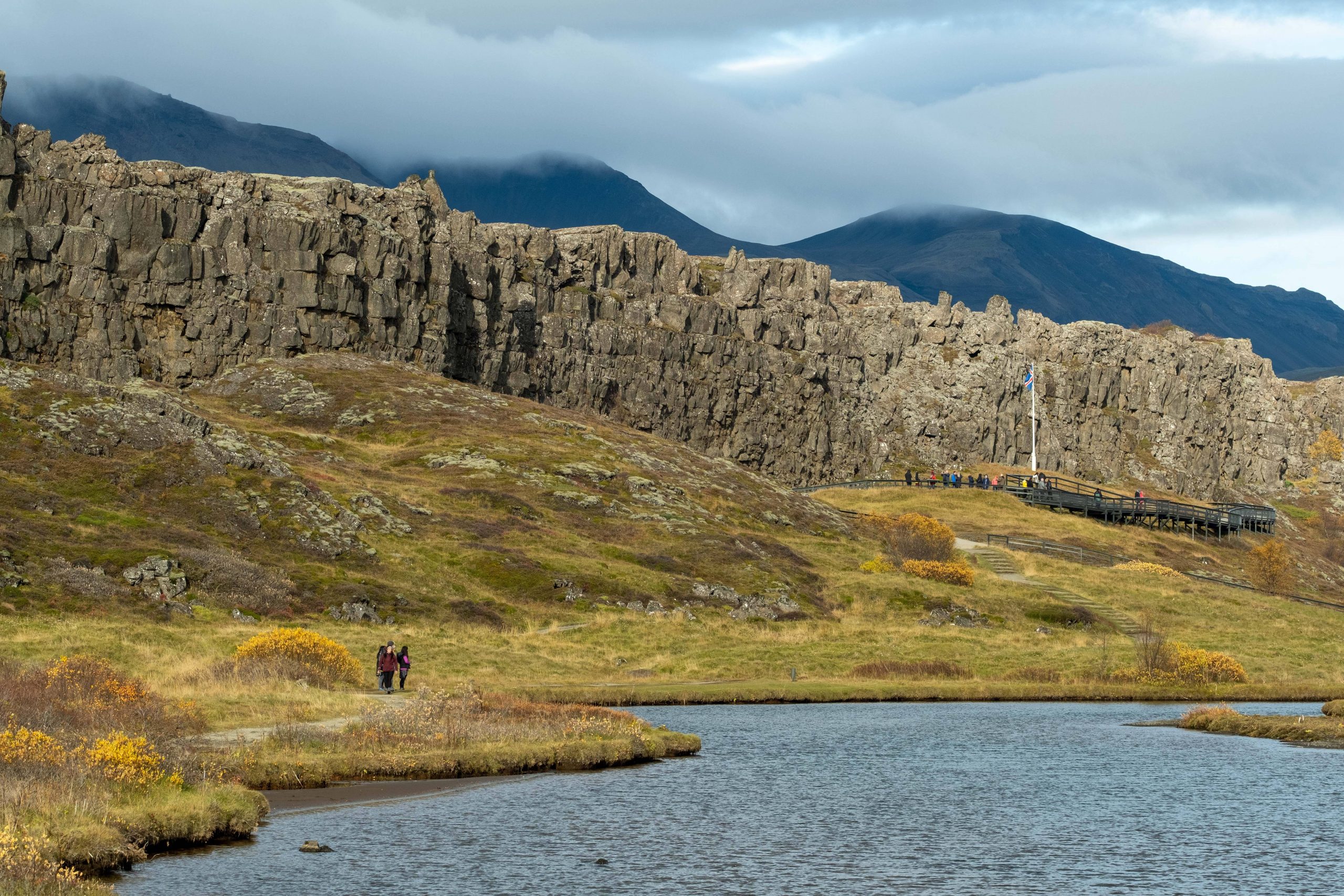 Nicht viel los: Besucher im im Þingvellir-Nationalpark auf Island.