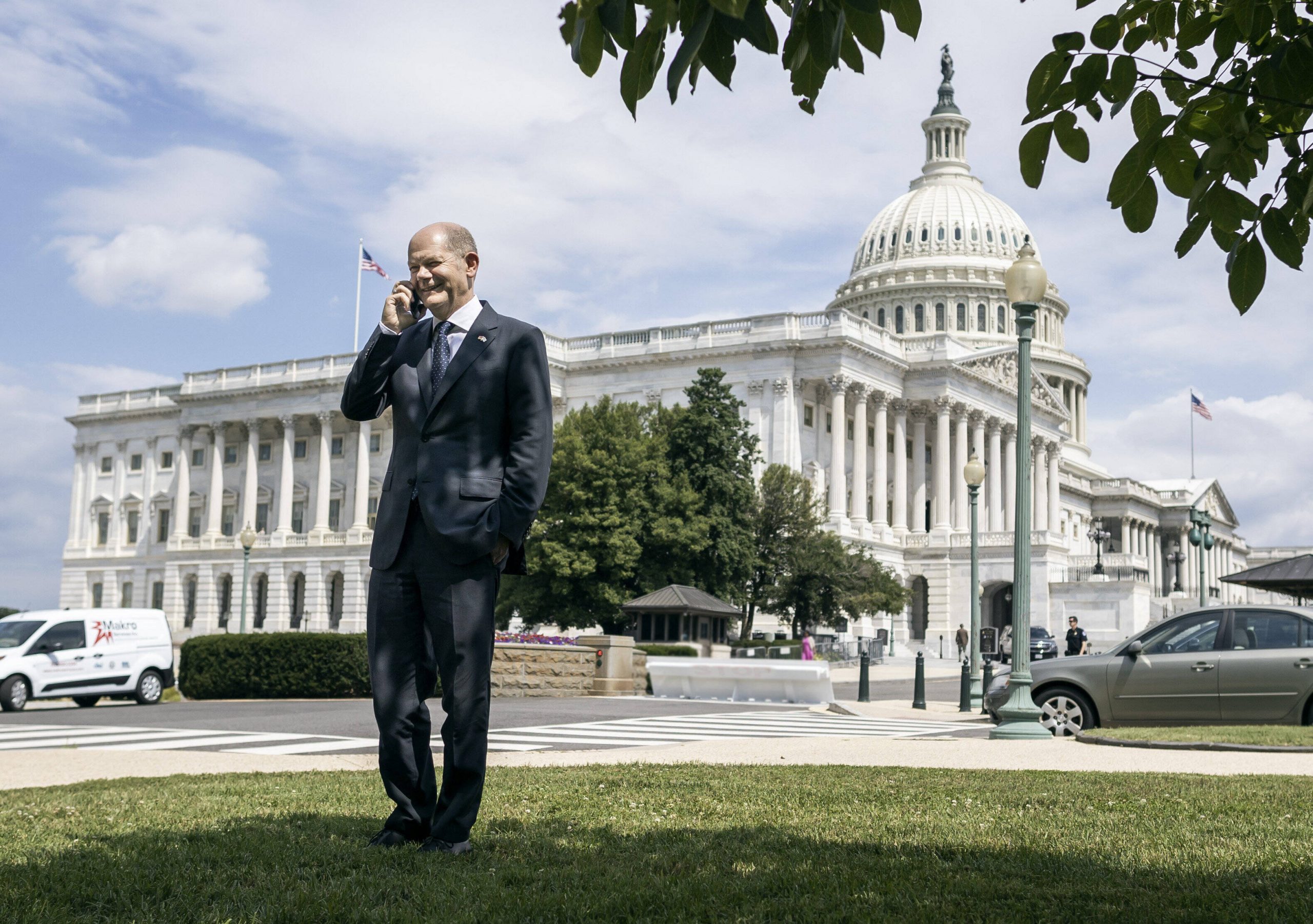 Olaf Scholz vor dem US-Kapitol in Washington