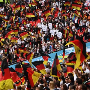 Unter den deutschen Fans in Wembley befand sich ein kleines Mädchen, das traurige Berühmtheit erlangte.