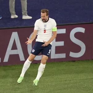 Harry Kane jubelt nach seinem frühen Treffer zum 1:0 gegen die Ukraine.
