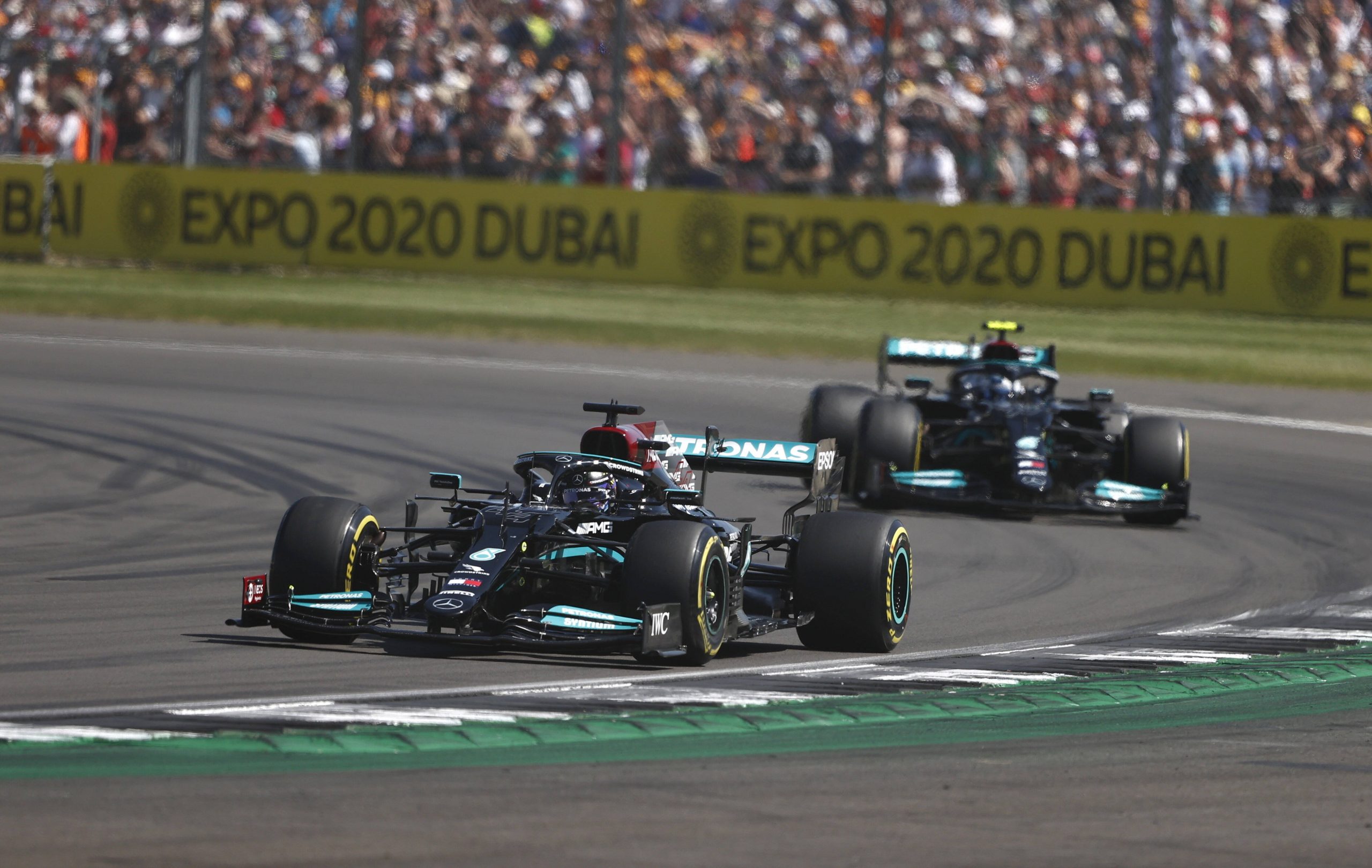 Lewis Hamilton fuhr in Silverstone als Sieger ins Ziel.