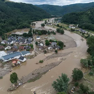 Weitgehend überflutet ist das Dorf Insul in Rheinland-Pfalz nach massiven Regenfällen
