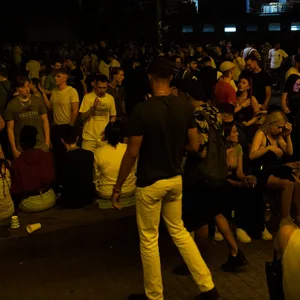 Immer wieder feiern Berliner im James-Simon-Park. Hier am 19. Juni 2021