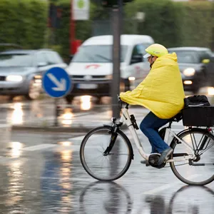 Radfahrer im Regen