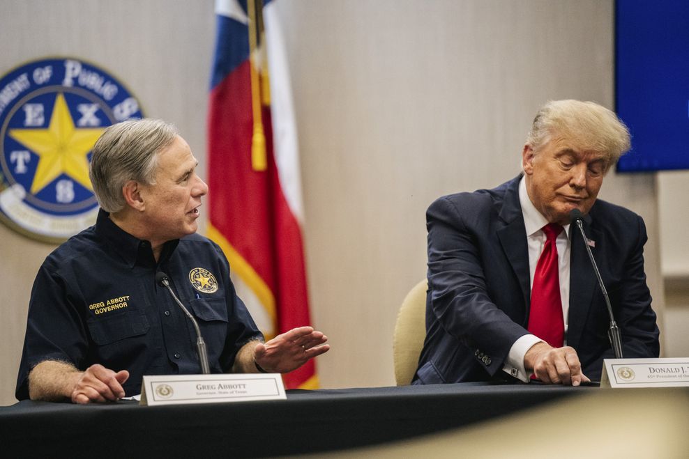 Texas-Gouverneur Greg Abbott (l.) ist ein guter Freund von Ex-Präsident Donald Trump.