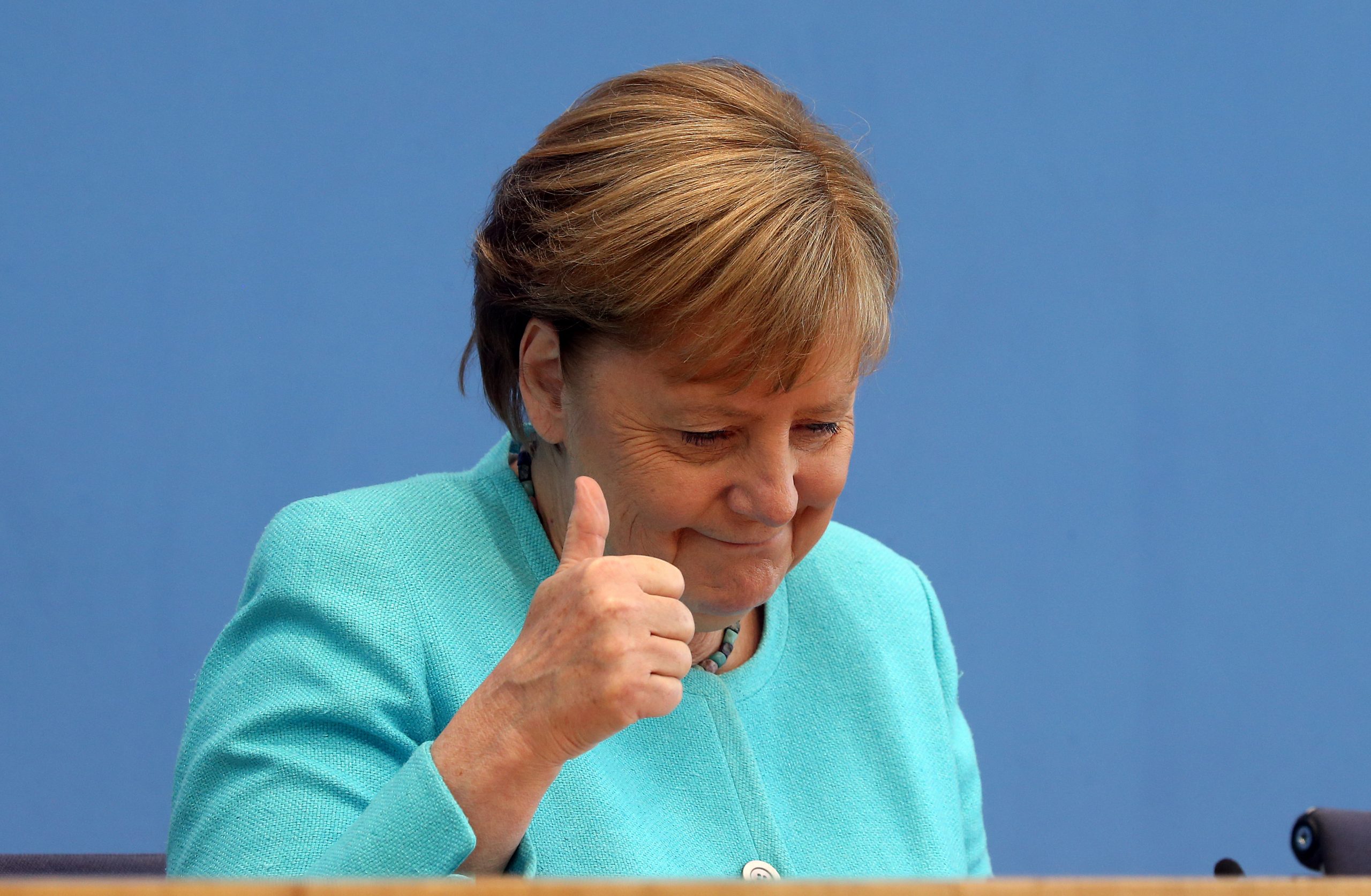 Daumen hoch: Werden sich Kanzlerin Angela Merkel und die Länderchefinnen und -chefs beim Corona-Gipfel einig?