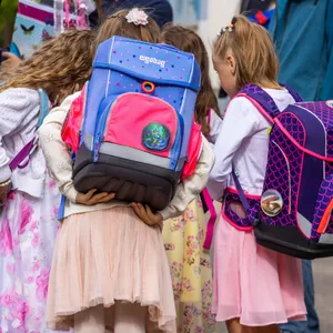 Der erste Schultag ist für viele Schüler:innen etwas ganz Besonderes (Symbolbild).