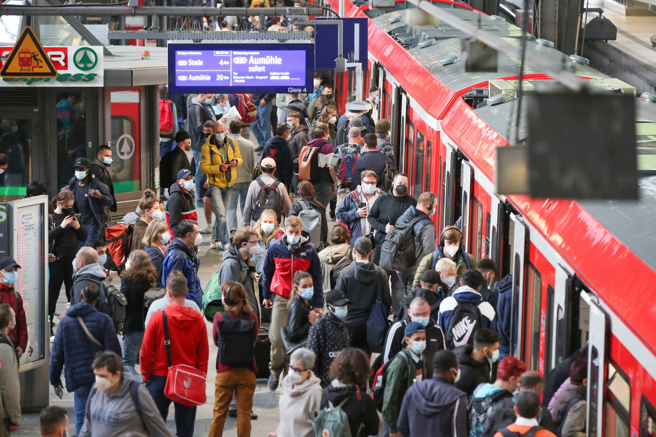 Nach einem zweitägigen Streik fahren die Bahnen in Hamburg wieder weitestgehend normal.
