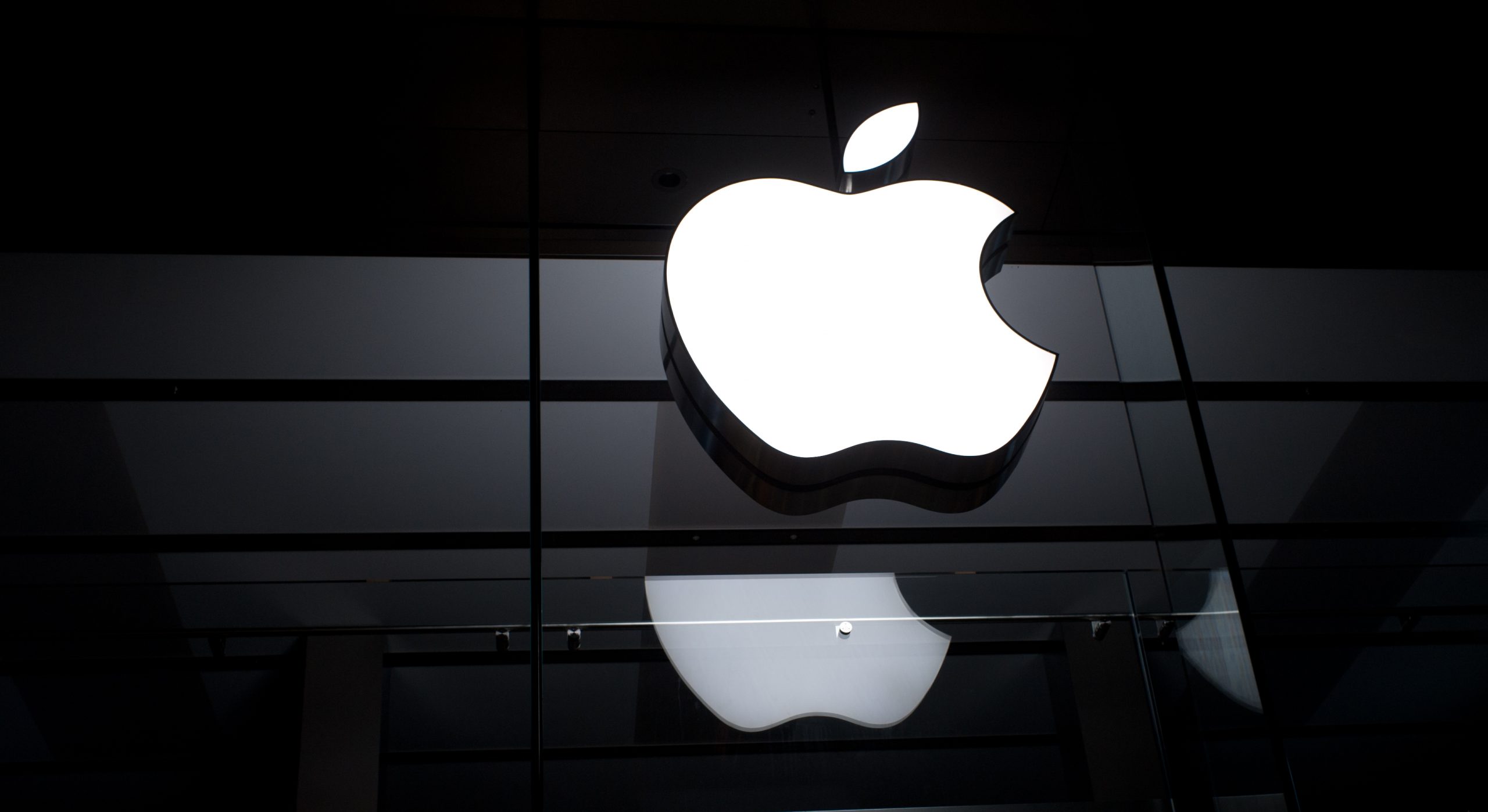Apple-Logo – Der Konzern wird von Mitarbeiter:innen scharf kritisiert.