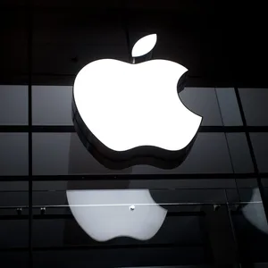 Apple-Logo – Der Konzern wird von Mitarbeiter:innen scharf kritisiert.