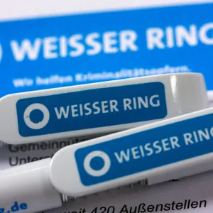 Ein Mitarbeiter der Opferschutzorganisation Weißer Ring soll eine Hilfesuchende Frau sexuell Belästigt haben (Symbolfoto).