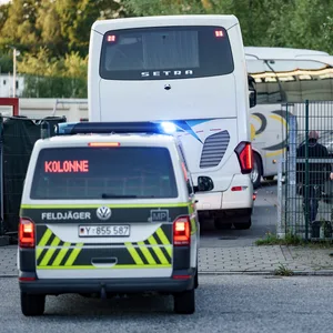 Busse mit aus Kabul geretteten Afghanen treffen am 20. August 2021 in der Erstaufnahmeeinrichtung in Hamburg-Rahlstedt ein.