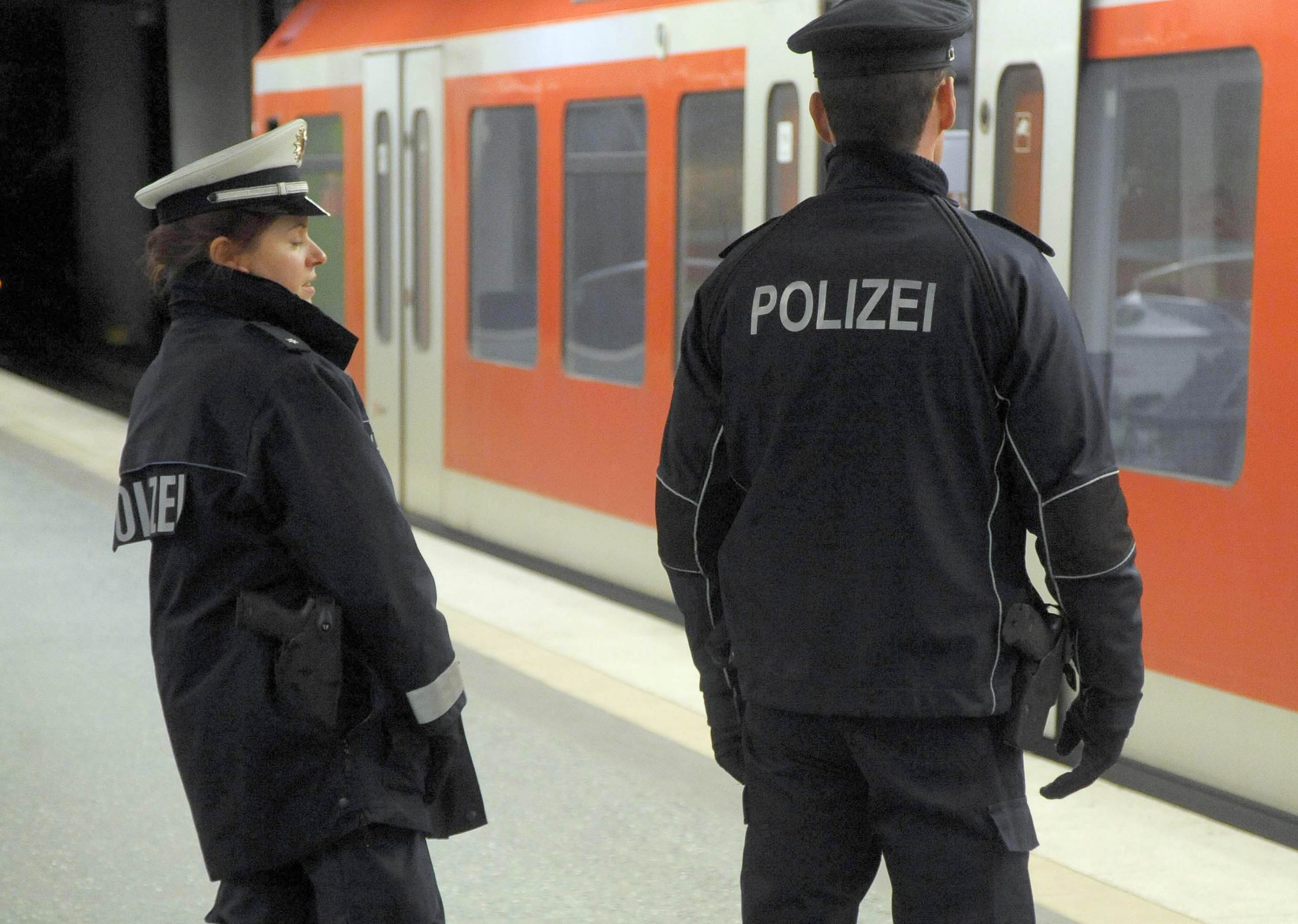 Bundespolizisten am Bahnhof Altona. (Symbolfoto)