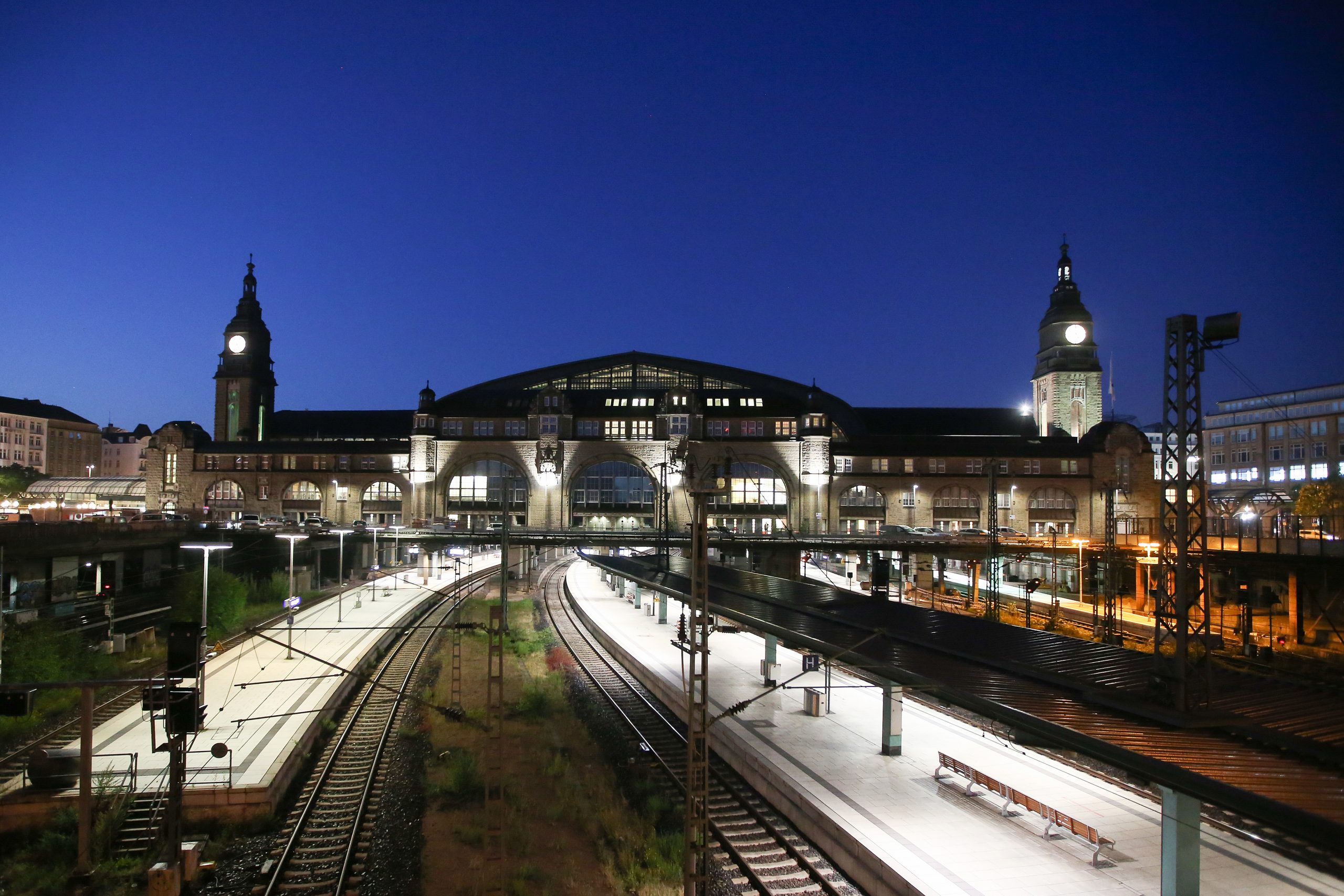 Menschenleere Bahnsteige am Hamburger Hauptbahnhof während des Streiks der Lokführergewerkschaft GDL.