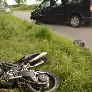 Vier Personen wurden bei einem Unfall im Kreis Stormarn schwer verletzt.