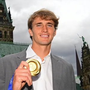 Alexander Zverev mit seiner Goldmedaille