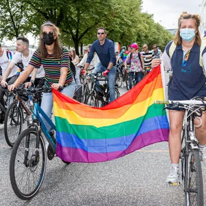 Radfahrerinnen beim CSD