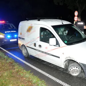 Auf nur drei Reifen fuhr der Mann mit seinem Auto durch die Lübecker Innenstadt.