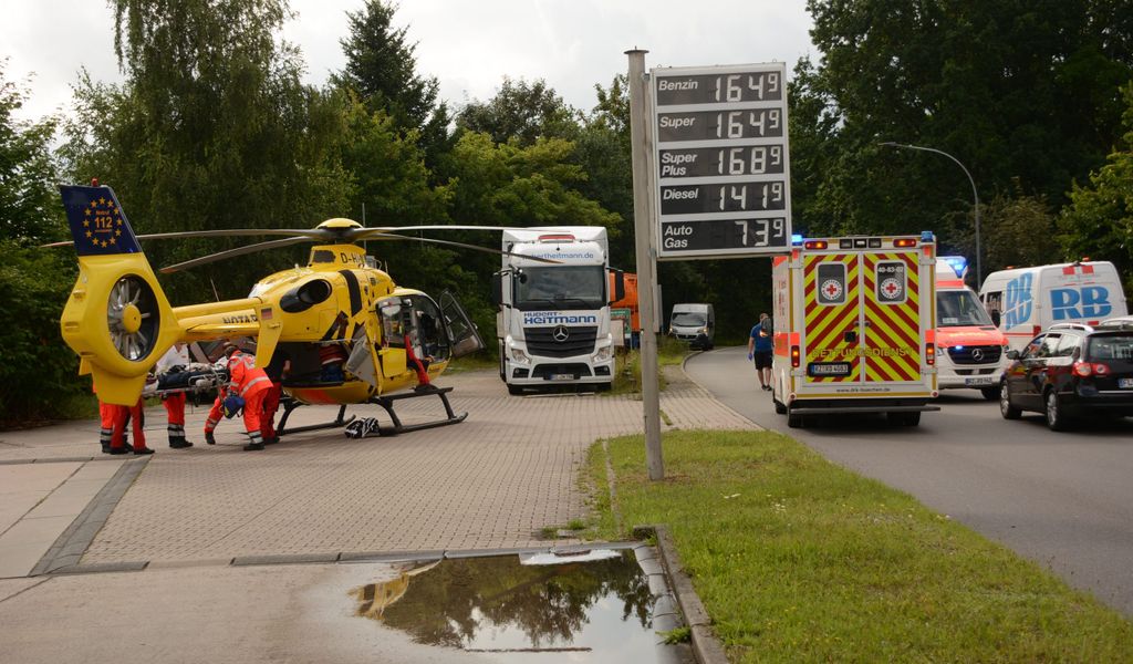 Bei dem Unfall nahe Hamburg wurde eine 24-jährige Büchnerin schwer verletzt.