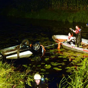 Auto in Wasser