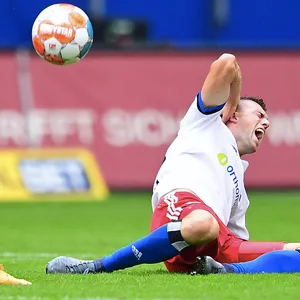 Jonas Meffert wurde vom Dresdner Luca Herrmann hart angegangen.