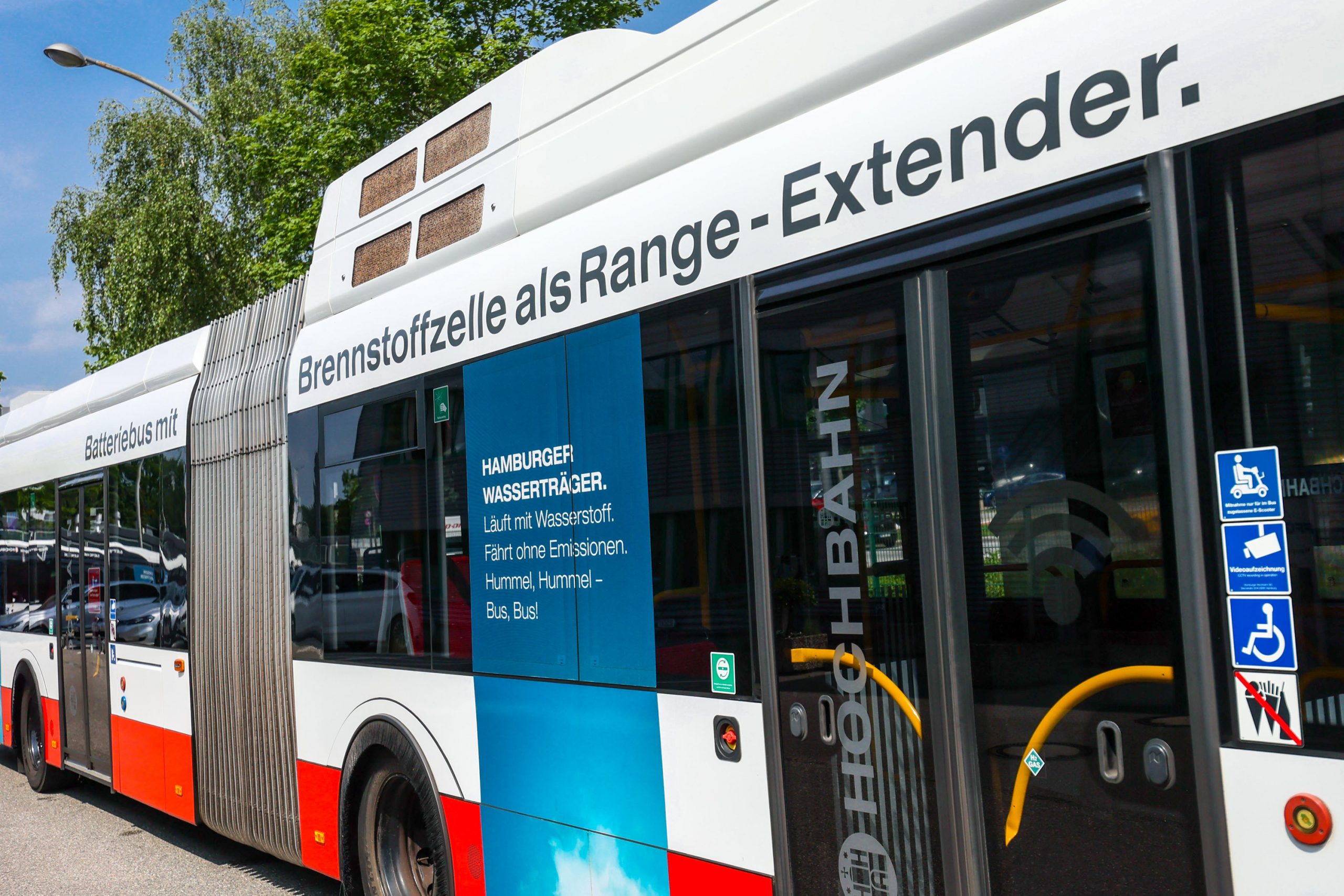 Wasserstoff-Bus auf dem Betriebsgelände der Hochbahn.