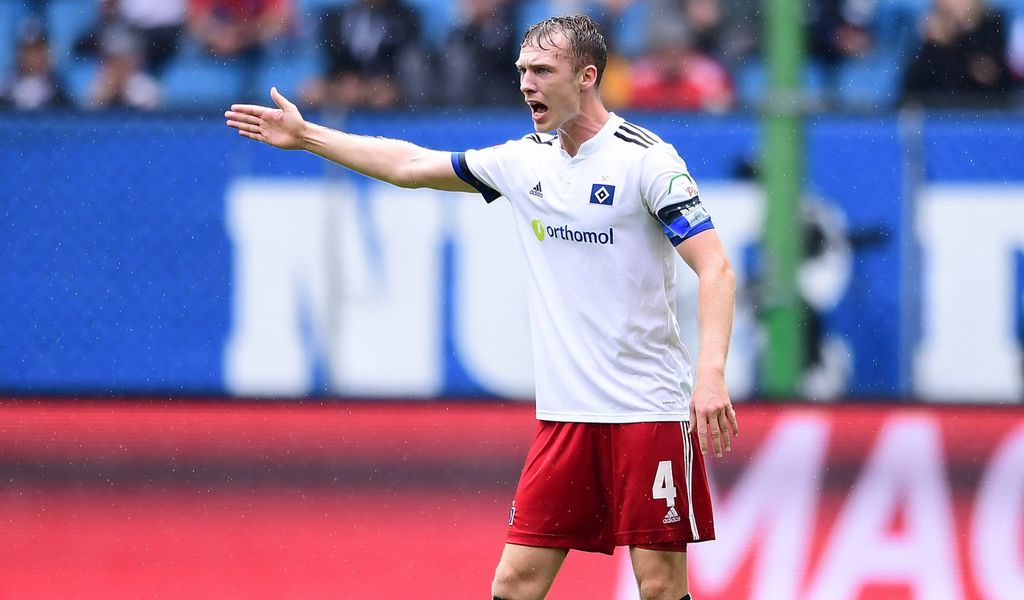 HSV-Kapitän Sebastian Schonlau gibt beim 1:1 gegen Dresden die Richtung vor.