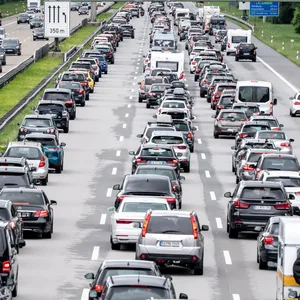 Stau auf der Autobahn (Symbolbild).