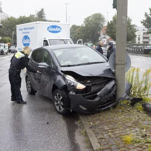 Der Hyundai wurde bei dem Unfall erheblich beschädigt.
