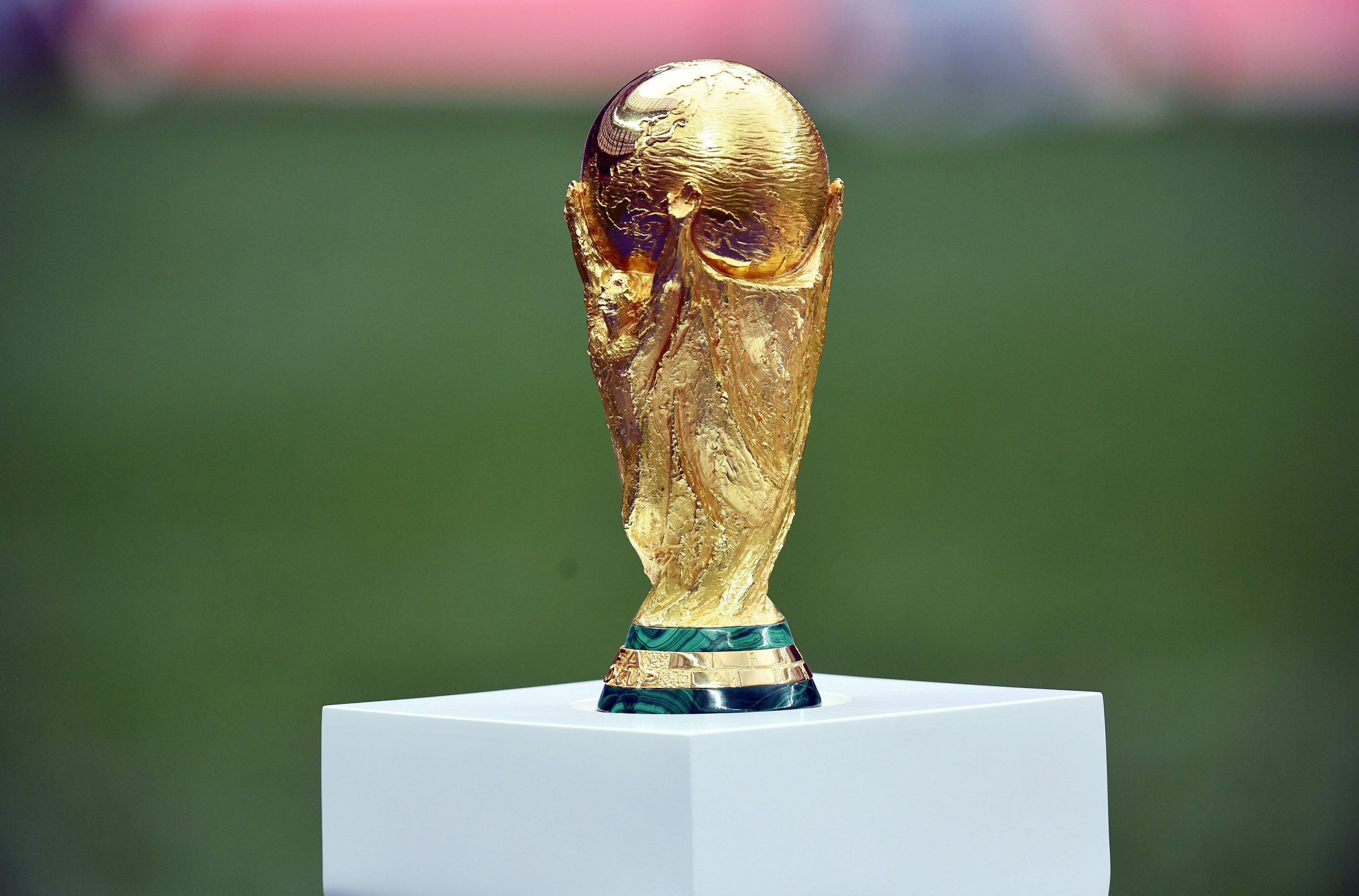 Die Fußball-WM in Katar ist höchst umstritten. Durch die Verbindungen des Gastgebers zu den Taliban fordern die Kanzlerkandidat*innen Baerbock und Laschet den Boykott der WM