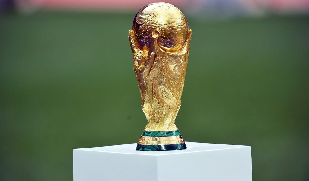Die Fußball-WM in Katar ist höchst umstritten. Durch die Verbindungen des Gastgebers zu den Taliban fordern die Kanzlerkandidat*innen Baerbock und Laschet den Boykott der WM