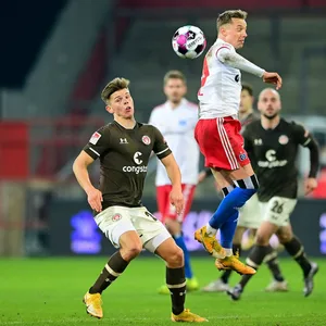 Finn Ole Becker gegen Sonny Kittel